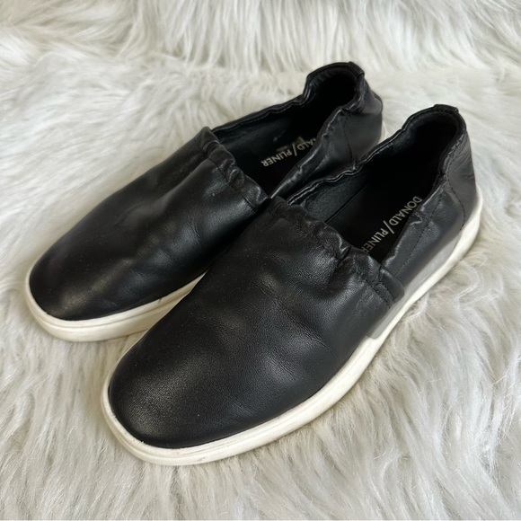 Donald J Pliner Gene Black Slip On Leather Sneakers Size 6.5 - Picture 1 of 9